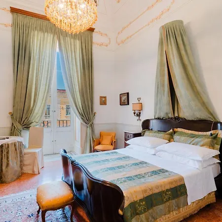 Palazzo De Castro 3* 스퀸자노