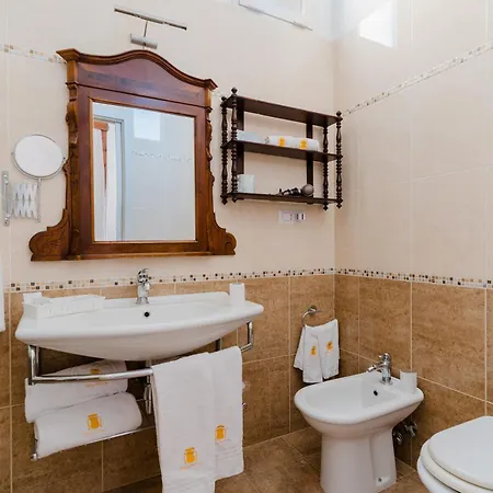 Palazzo De Castro 3* 스퀸자노