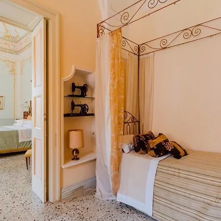 Palazzo De Castro 4*