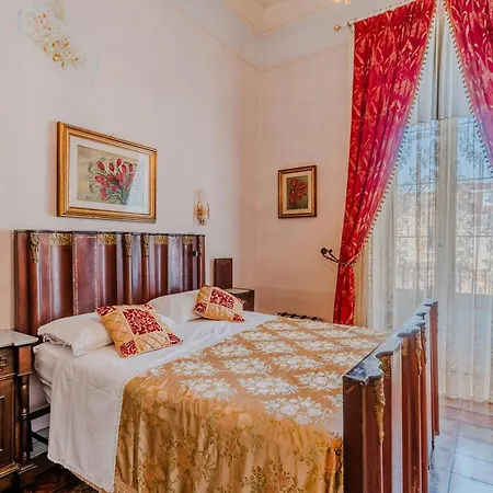 Palazzo De Castro 3* 스퀸자노