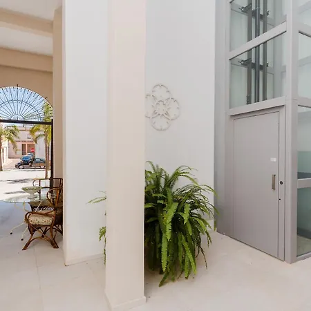 Palazzo De Castro 스퀸자노