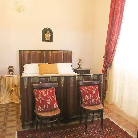 Palazzo De Castro 3* 스퀸자노