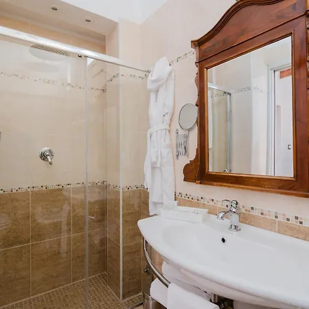 Frühstückspension Palazzo De Castro 4*