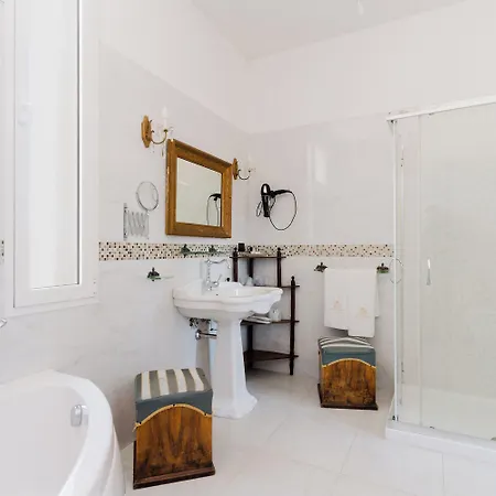Palazzo De Castro 4*