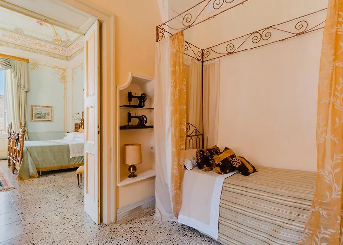 Palazzo De Castro 4*